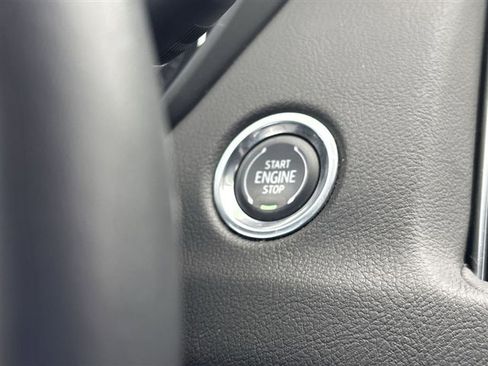 Used 2023 Cadillac XT4 Premium Luxury AWD/4WD image 16