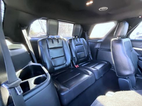 Used 2018 Ford Explorer XLT w/ Equipment Group 202A image 20