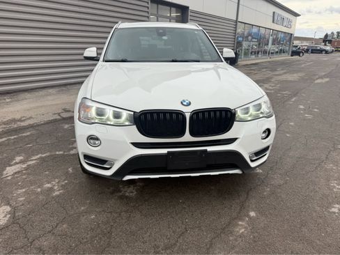Used 2017 BMW X3 xDrive28i image 3