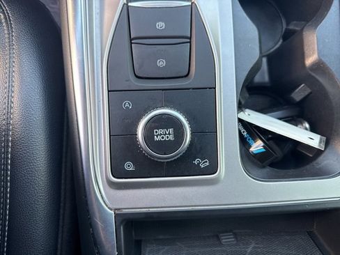 Used 2020 Ford Explorer XLT w/ Equipment Group 202A image 24