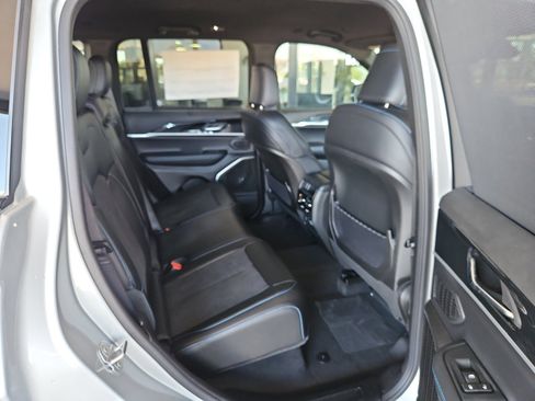 New 2025 Jeep Grand Cherokee Trailhawk w/ Luxury Tech Group III image 18