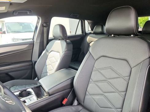 Used 2024 Volkswagen Atlas Cross Sport SE FWD image 21