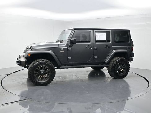 Used 2017 Jeep Wrangler Unlimited Sahara AWD/4WD image 3