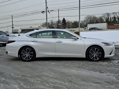 Certified 2025 Lexus ES 300h w/ Premium Package image 7