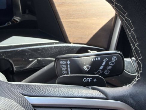Used 2024 Volkswagen Atlas SE FWD image 22