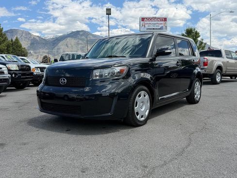 Used 2009 Scion xB FWD image 2