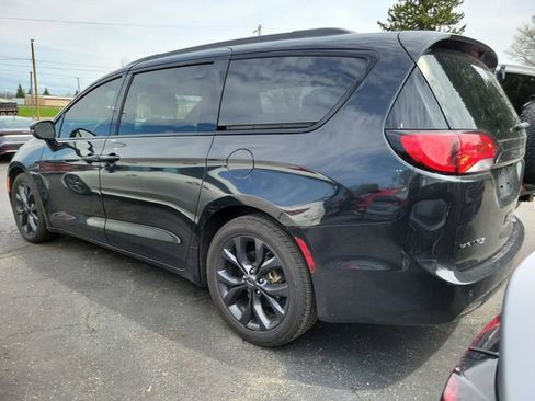 Used 2018 Chrysler Pacifica Limited w/ S Appearance Package image 4