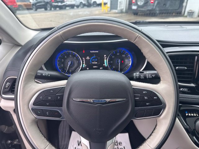 Used 2020 Chrysler Pacifica Limited FWD image 16