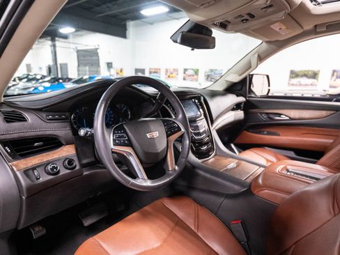 Used 2020 Cadillac Escalade Luxury w/ LPO, Radiant Package AWD/4WD image 7