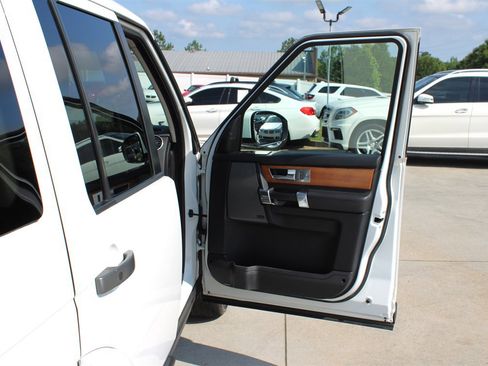 Used 2014 Land Rover LR4 HSE image 31