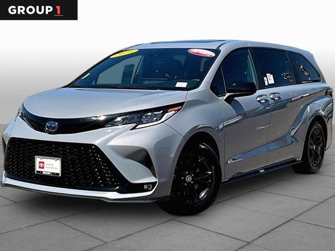 Used 2025 Toyota Sienna XSE AWD/4WD image 1