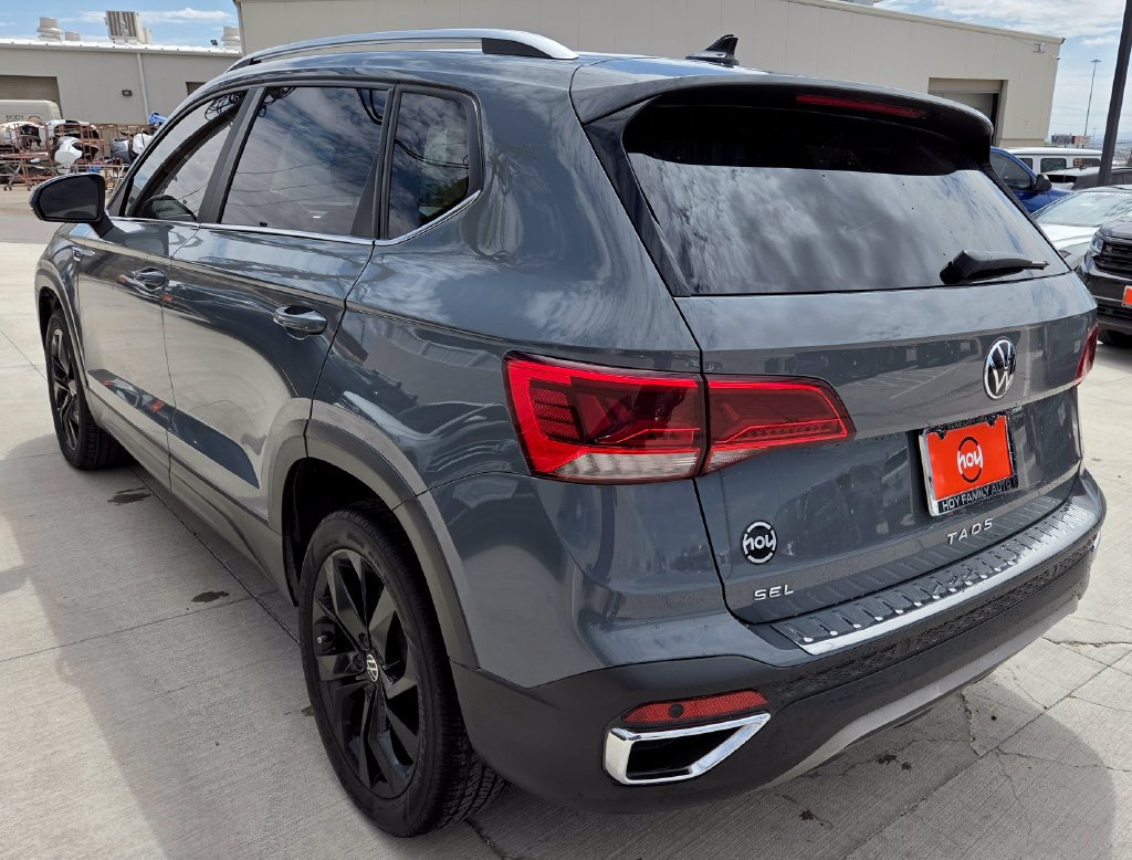 Used 2022 Volkswagen Taos SEL w/ Panoramic Sunroof Package FWD image 5