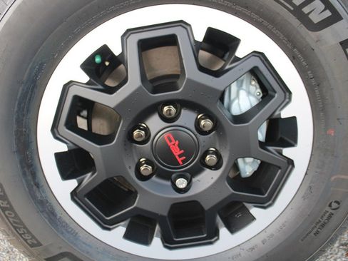 Used 2025 Toyota 4Runner TRD Off-Road image 9