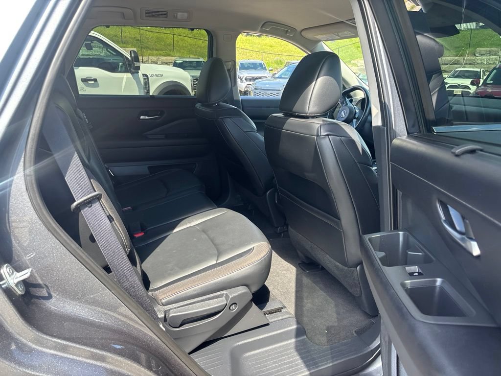 Used 2022 Nissan Pathfinder SL AWD/4WD image 9