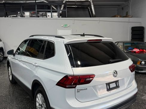 Used 2018 Volkswagen Tiguan SE w/ Panoramic Sunroof Package FWD image 4