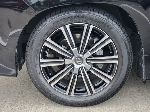 Used 2020 Lexus LX 570 4WD w/ Luxury Package image 10