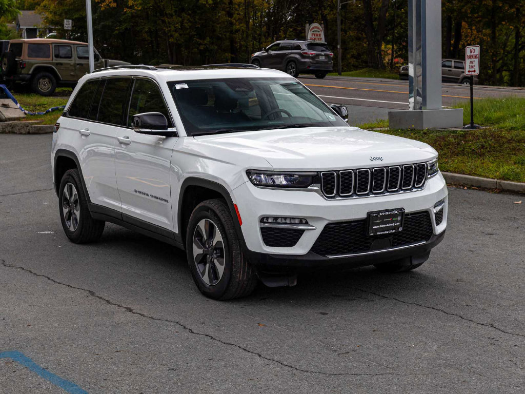 Used 2023 Jeep Grand Cherokee 4WD 4xe image 3