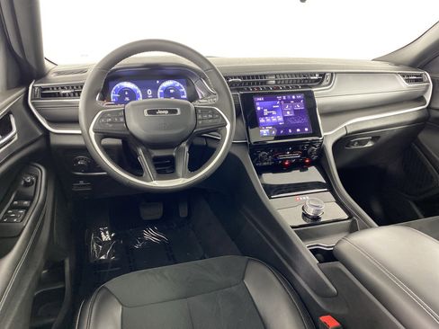 Used 2024 Jeep Grand Cherokee Altitude AWD/4WD image 19