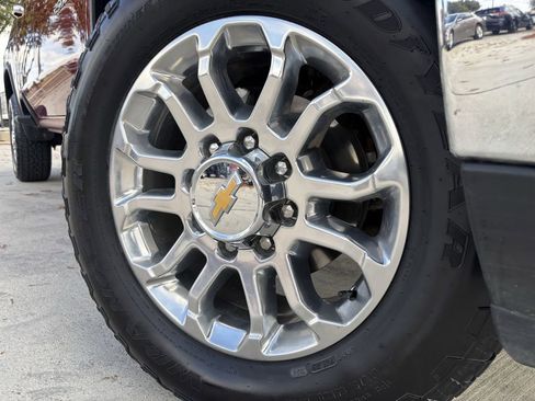 Used 2025 Chevrolet Silverado 2500 LTZ w/ LTZ Premium Package image 12