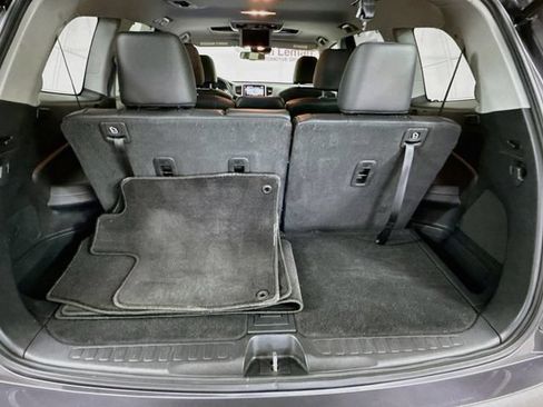 Used 2018 Honda Pilot Touring image 30