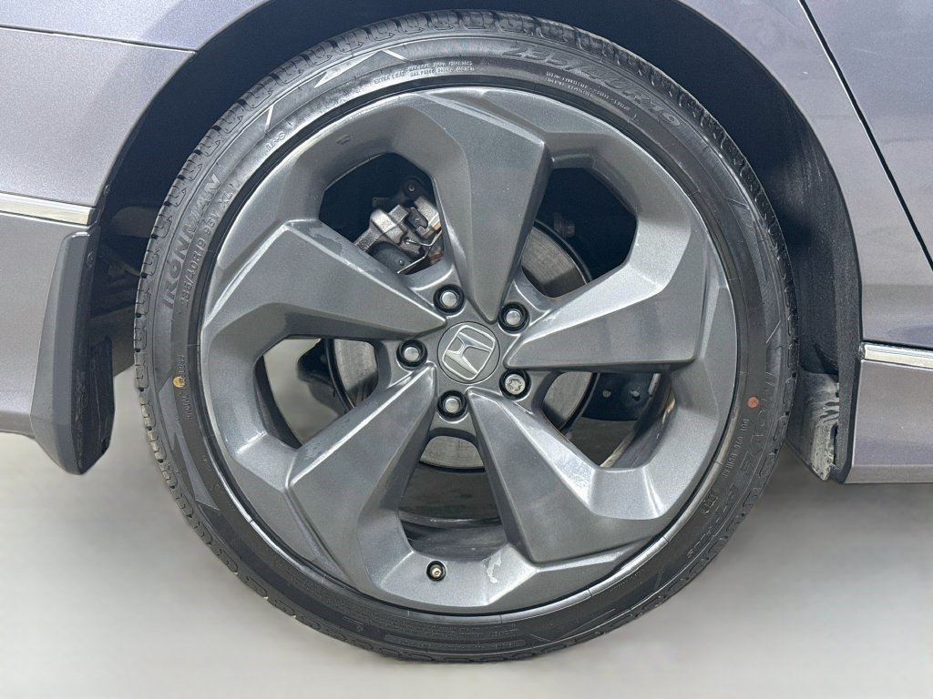 Used 2018 Honda Accord Touring image 32