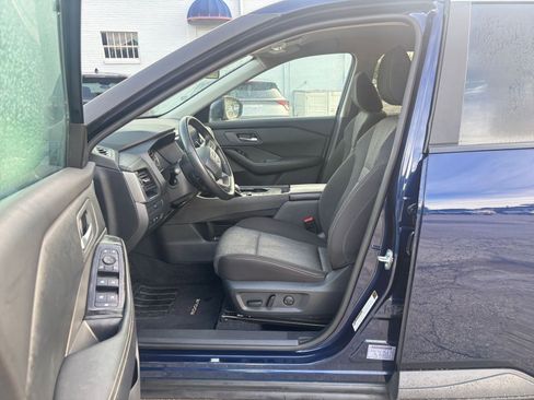 Used 2025 Nissan Rogue SV FWD image 28
