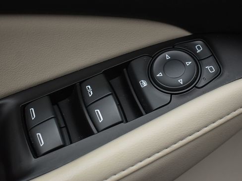 Used 2019 Buick Enclave Essence image 13