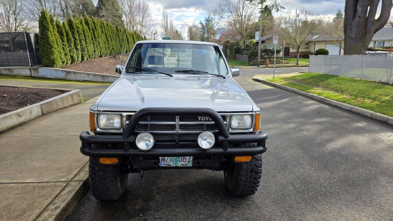 Used 1987 Toyota Pickup Deluxe AWD/4WD image 2