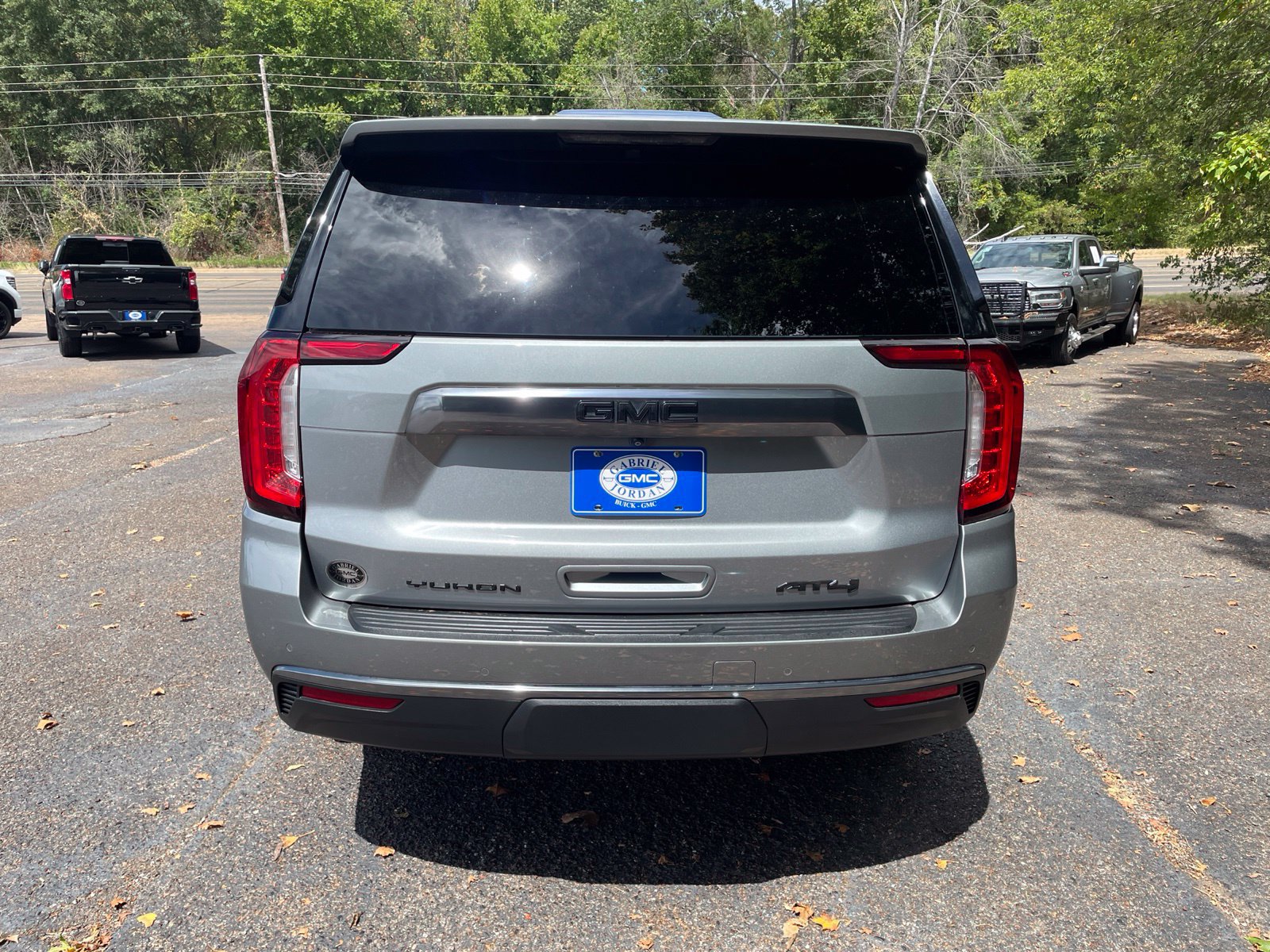 Used 2024 GMC Yukon AT4 w/ Technology Package AWD/4WD image 5