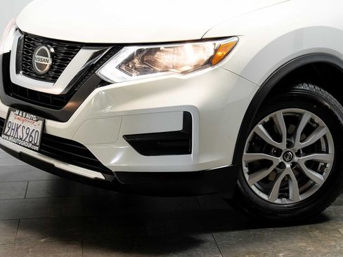 Used 2018 Nissan Rogue SV AWD/4WD image 10