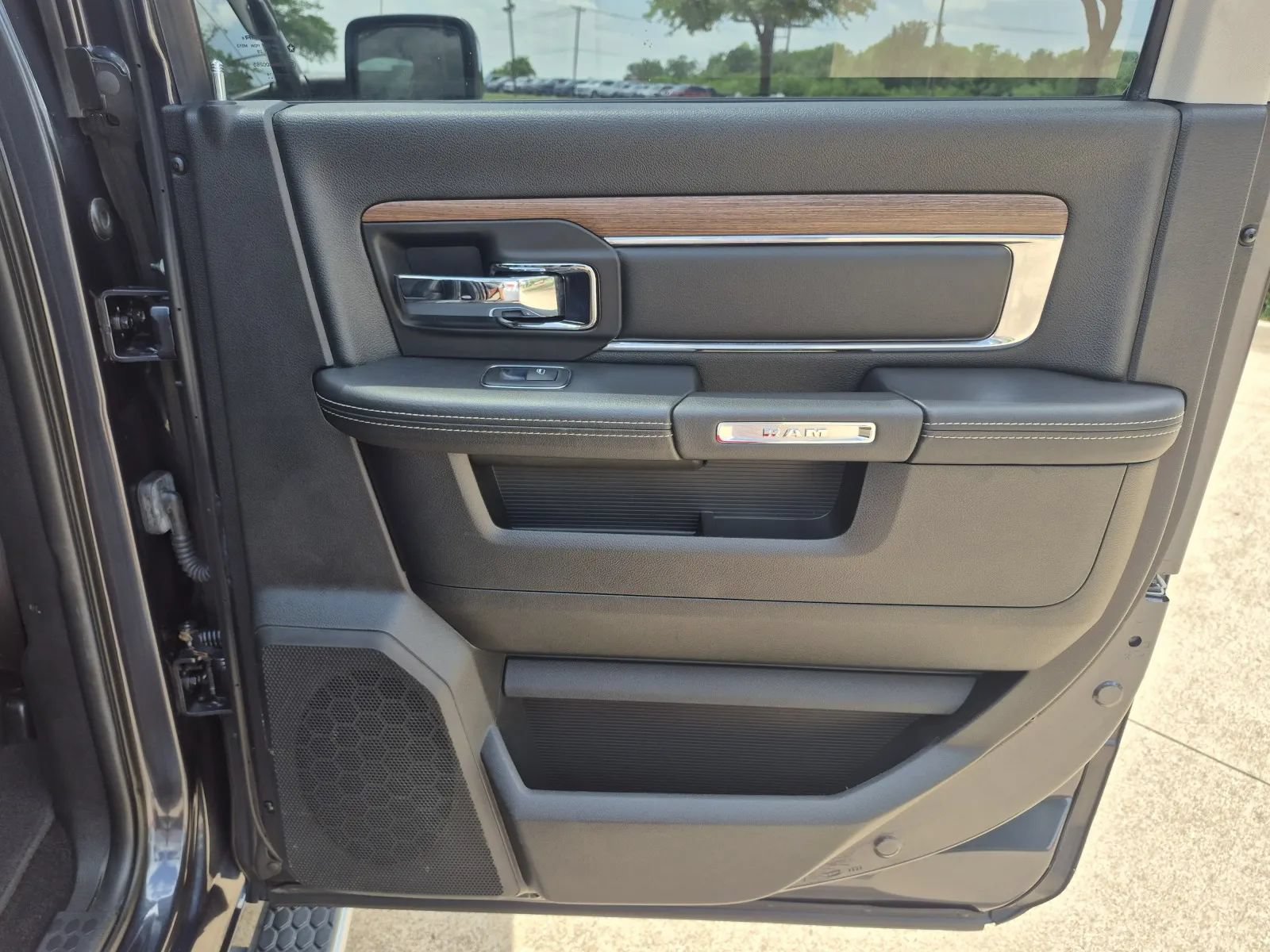 Used 2014 RAM 1500 Laramie RWD image 18