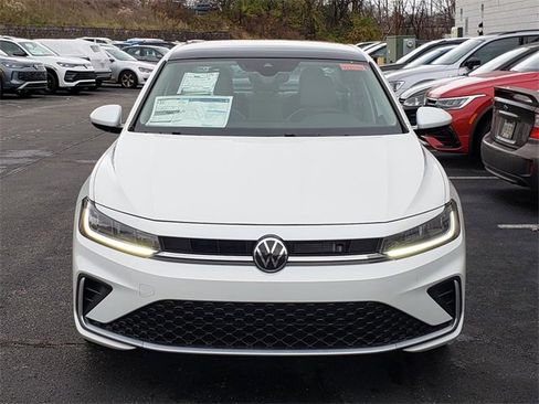 New 2025 Volkswagen Jetta SE image 5