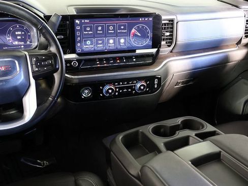Used 2024 GMC Sierra 1500 SLT AWD/4WD image 17