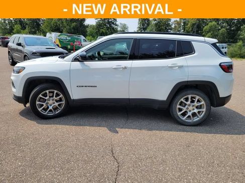 Used 2023 Jeep Compass Latitude AWD/4WD image 6