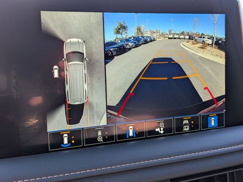 Used 2024 GMC Yukon AT4 w/ Technology Package image 23