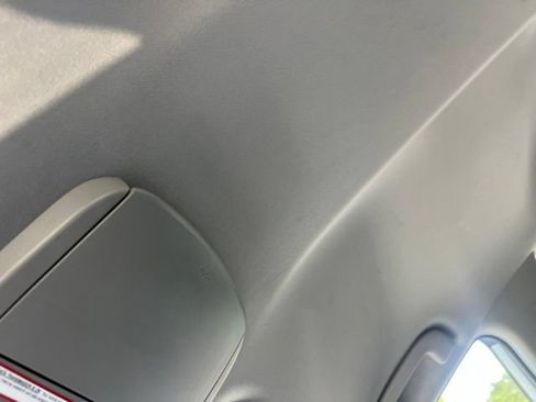 Used 2021 Toyota Camry SE FWD image 3