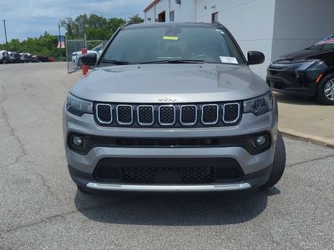 Used 2024 Jeep Compass Limited AWD/4WD image 4