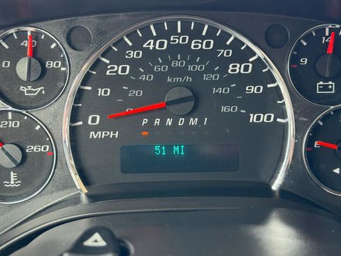 Used 2017 Chevrolet Express 2500 RWD image 36