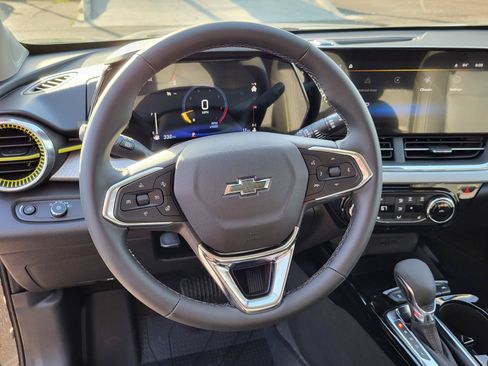New 2026 Chevrolet Trax LT w/ Midnight Edition FWD image 16