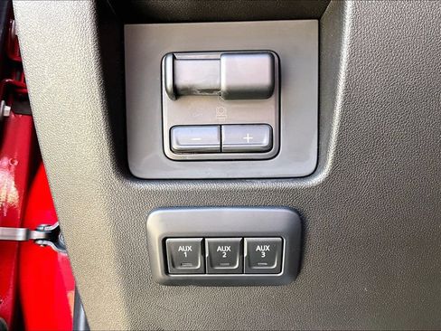 Used 2025 Chevrolet Colorado Trail Boss w/ Midnight Edition AWD/4WD image 37