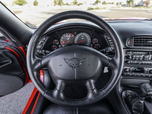 Used 2000 Chevrolet Corvette Coupe w/ Lighting Pkg RWD image 37