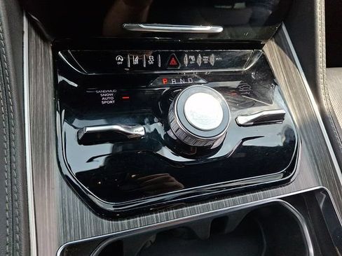 Used 2024 Jeep Wagoneer Series III AWD/4WD image 17