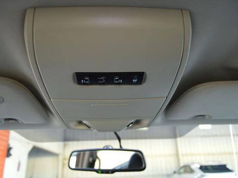 Used 2015 Chrysler Town & Country Touring FWD image 27