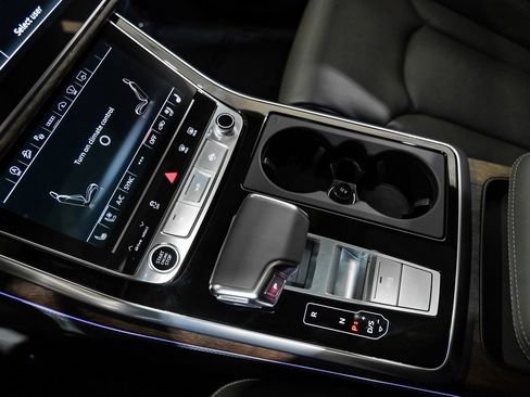 Used 2024 Audi Q8 Prestige image 26