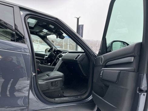 Used 2024 Land Rover Discovery Dynamic SE image 26
