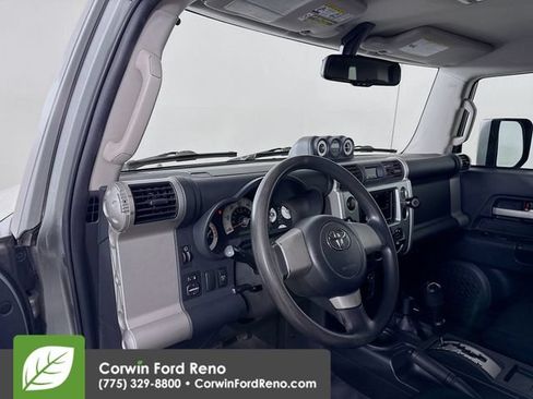 Used 2010 Toyota FJ Cruiser 4WD image 10
