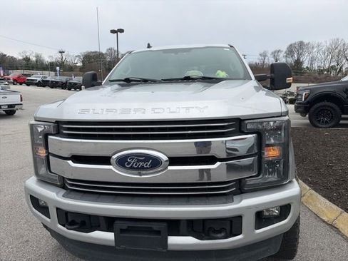 Used 2019 Ford F350 Lariat image 2