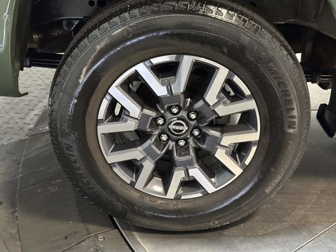 Used 2022 Nissan Frontier SV AWD/4WD image 16