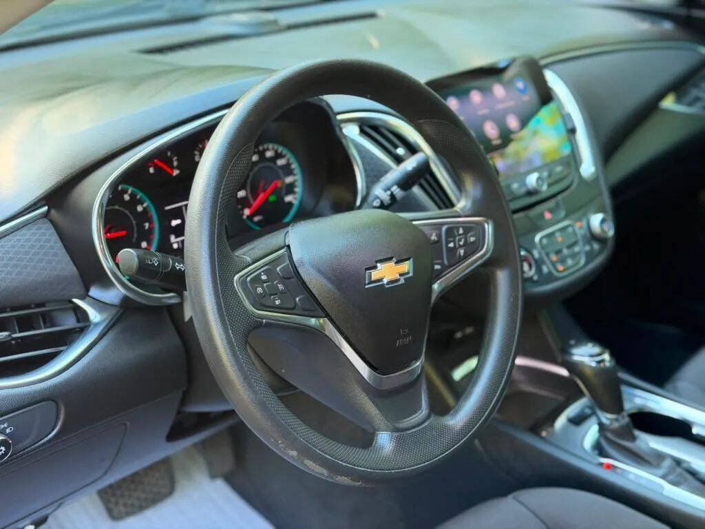 Used 2019 Chevrolet Malibu LT FWD image 11