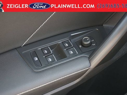 Used 2023 Volkswagen Tiguan SE AWD/4WD image 28